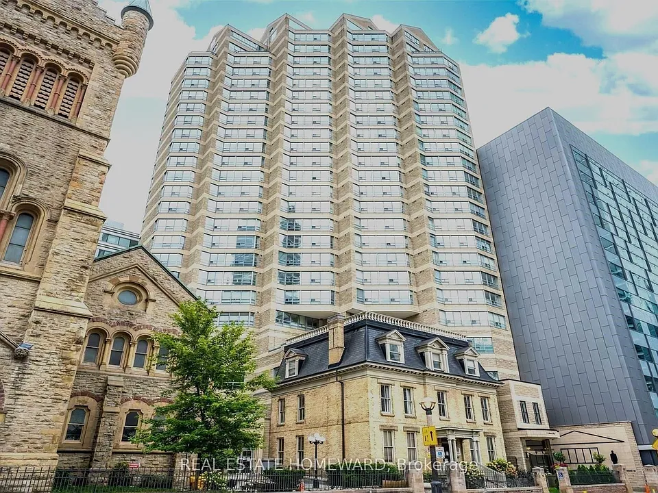 71 Simcoe St #702