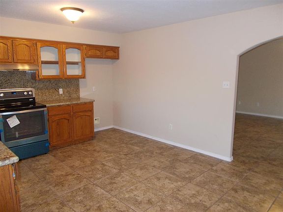 4th image of 1561 E Kennedy Ln