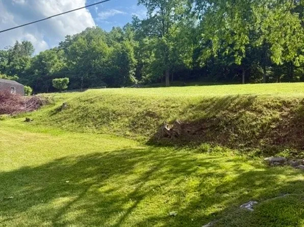 1384 Lakewood Dr, Charleston, WV 25312