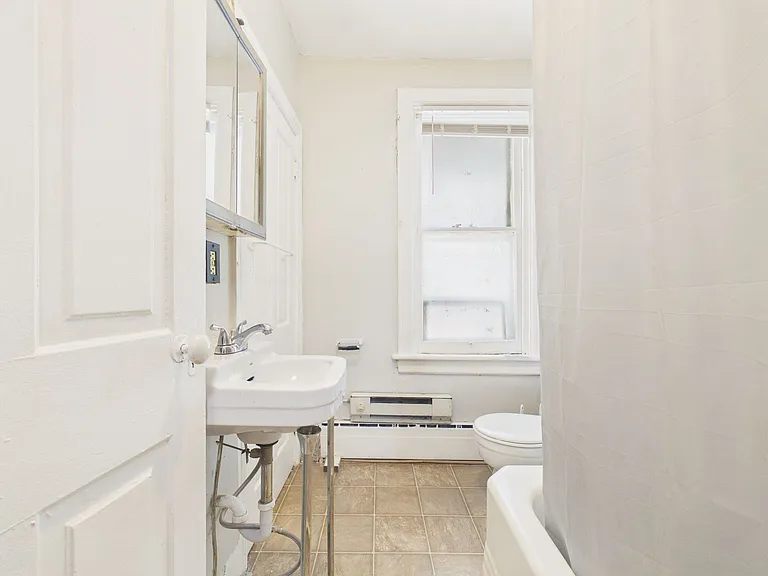 1528 Green St — Photo 4
