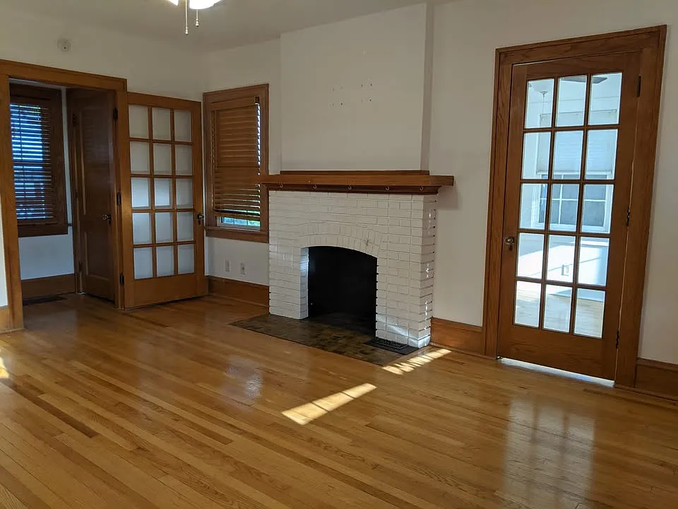 219 Johnson Ave NW — Photo 2