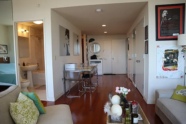 Rented by R New York | media 19