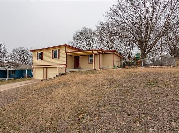 2nd image of 729 Pemberton Dr