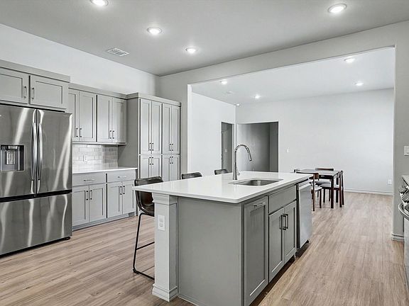 5th image of 7001 25th St