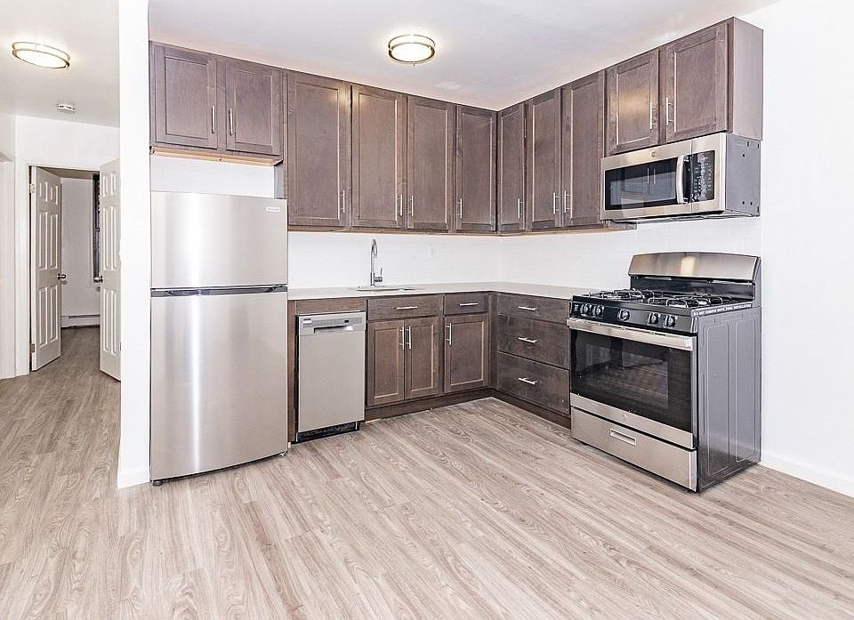 1st image of 25 Jefferson St #32