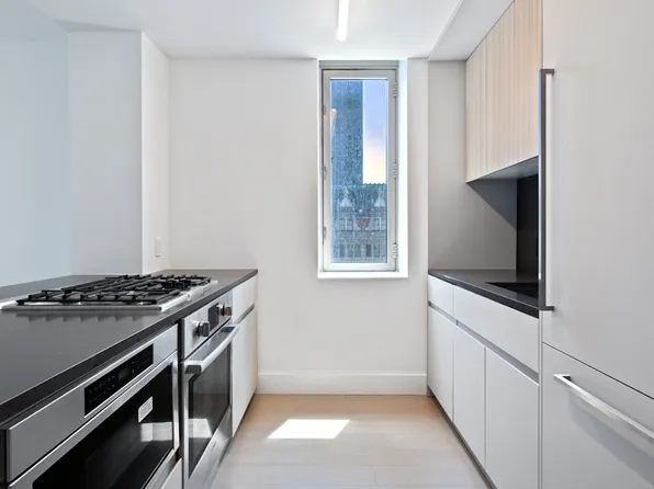 10 East 29th Street image 3 of 35