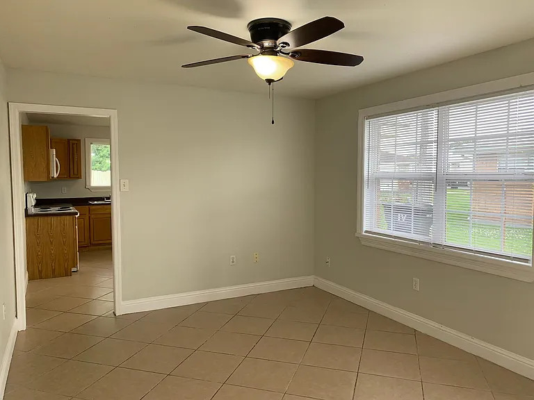 510 Chalmette Ave #12 — Photo 10