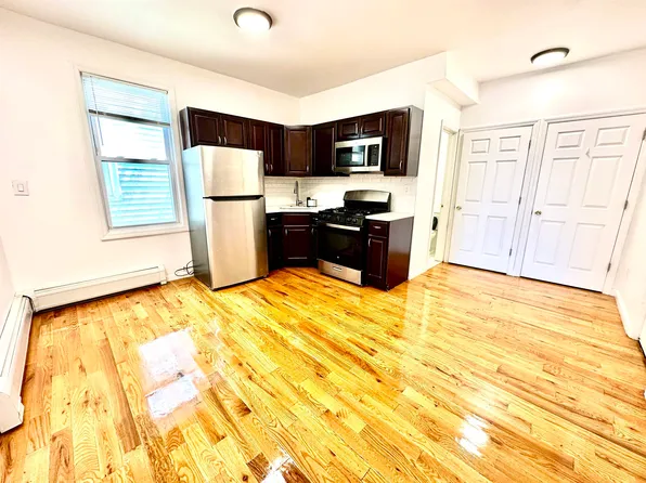 245 Duncan Avenue image 2 of 18