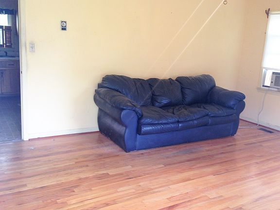 3rd image of 505 W C St