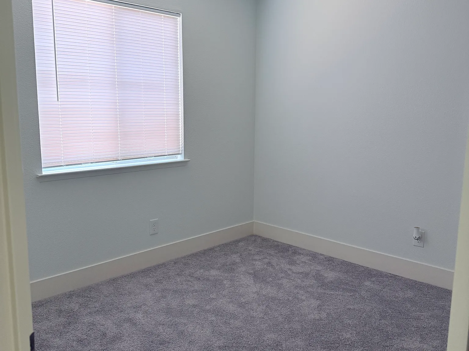 3 bed, 980 sqft, $2,000 — Photo 2