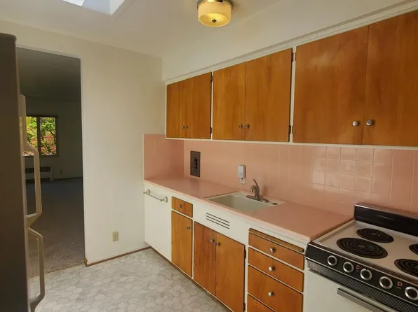 611 Jh Stern, 611 N 50th St APT 5, Seattle, WA 98103