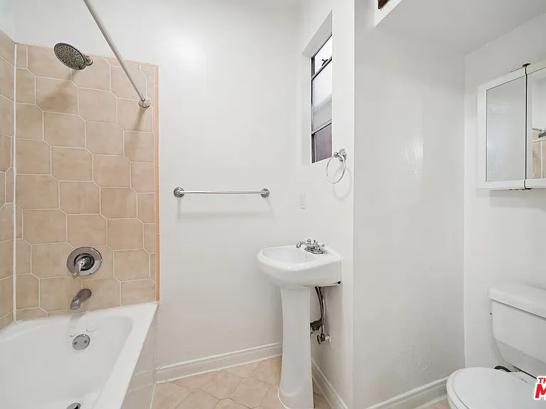 1267 Vin Scully Ave #5 — Photo 8