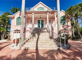 189 Coconut Dr, Fort Myers Beach, FL 33931