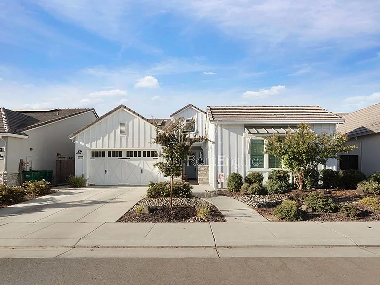 2933 Valencia St — Photo 3