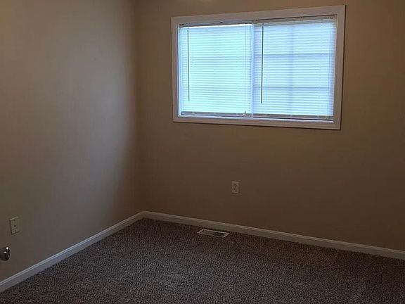3rd image of 130 Darby Woods Ct