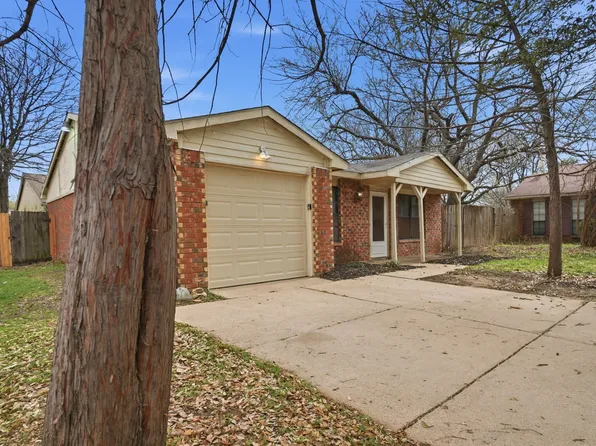 447 Vincent St, Cedar Hill, TX 75104