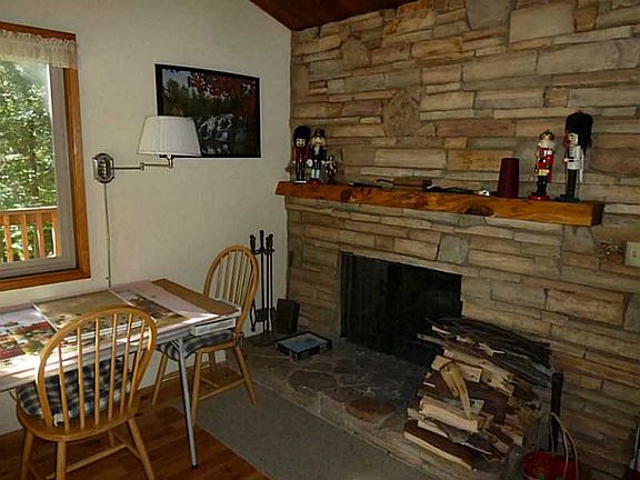 4th image of 28490 Warner Ct