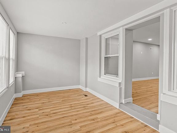 3rd image of 5843 Beaumont Ave
