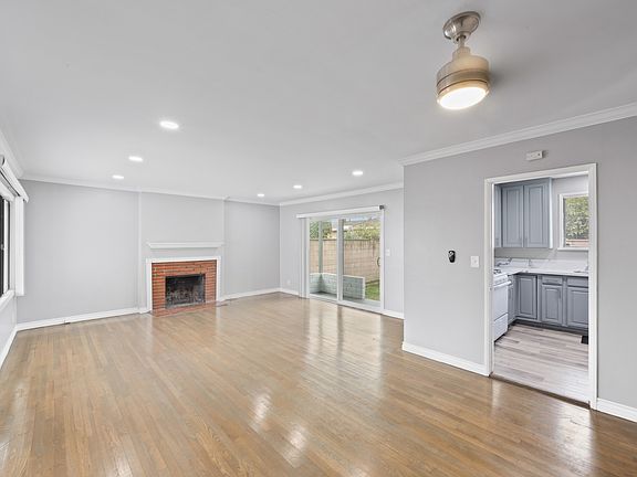 5th image of 13921 Daphne Ave