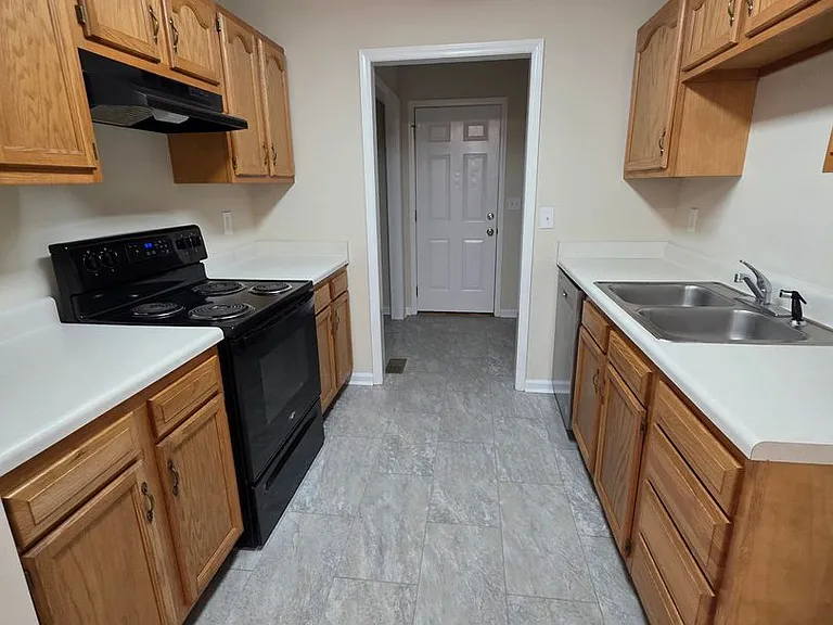 312 Hill St — Photo 4