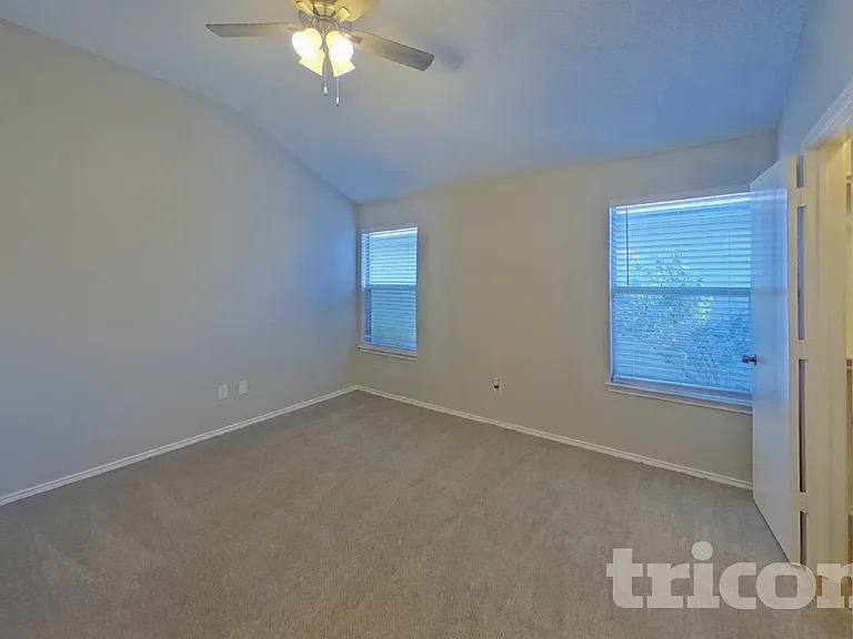 10525 Flamewood Dr — Photo 8
