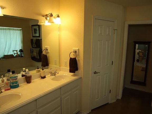 5th image of 951 Lakeland Park Cir