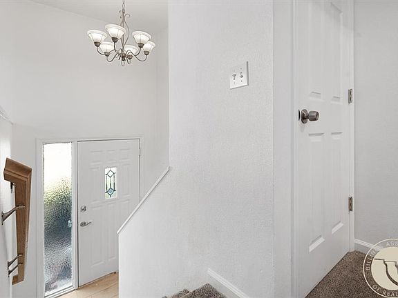 4th image of 140 Peters St