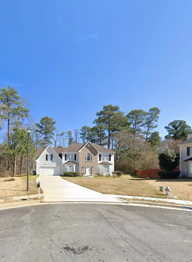 4 bed, 2.5 bath, 2638 sqft, $3,500 — Photo 2