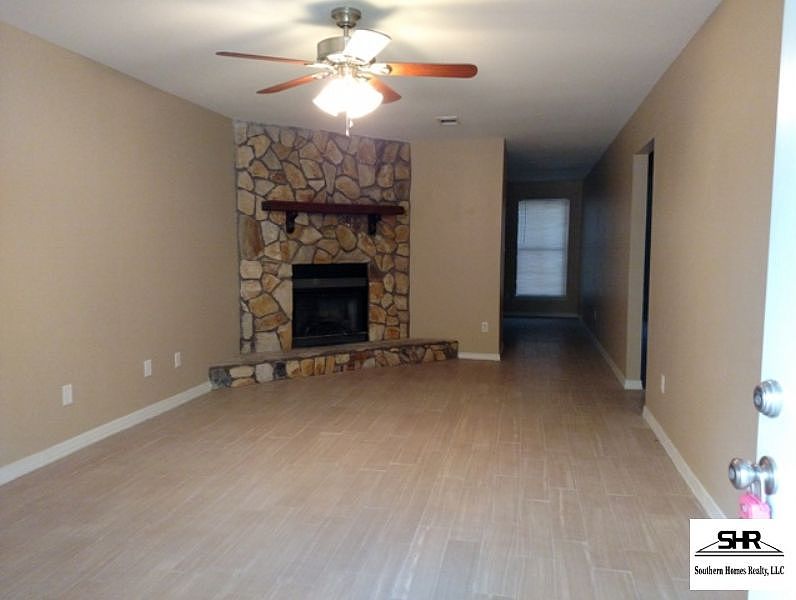 1st image of 409 Deborah Ln