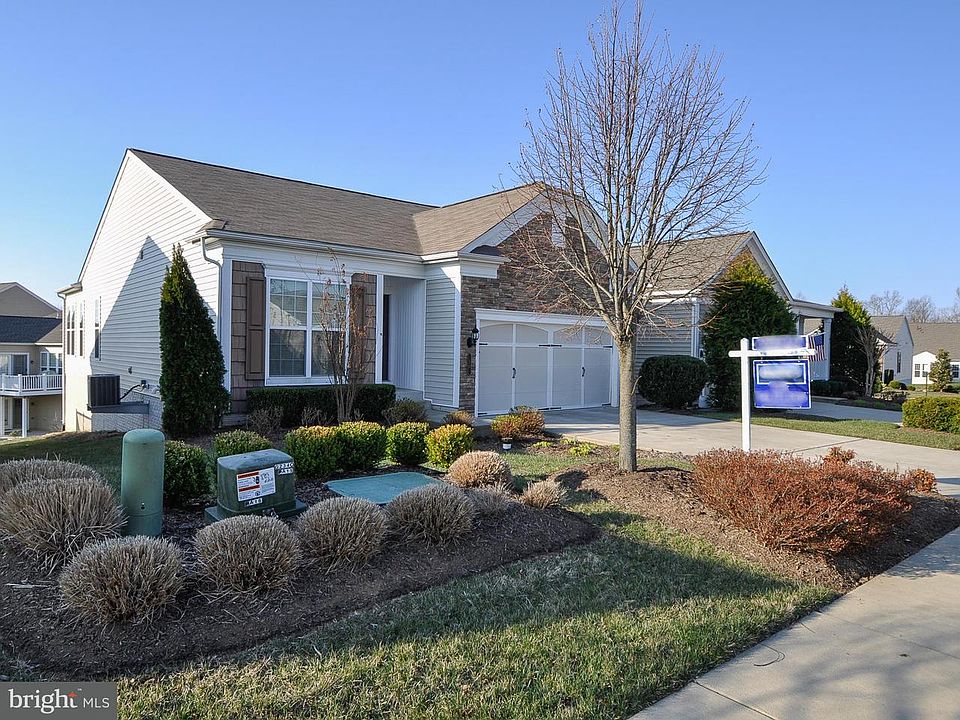 1st image of 10 Ludington Ln