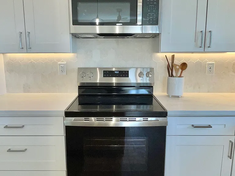 385 Theresa Way — Photo 10
