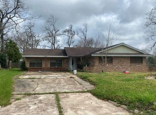 115 Glenwood St, Lake Jackson, TX 77566