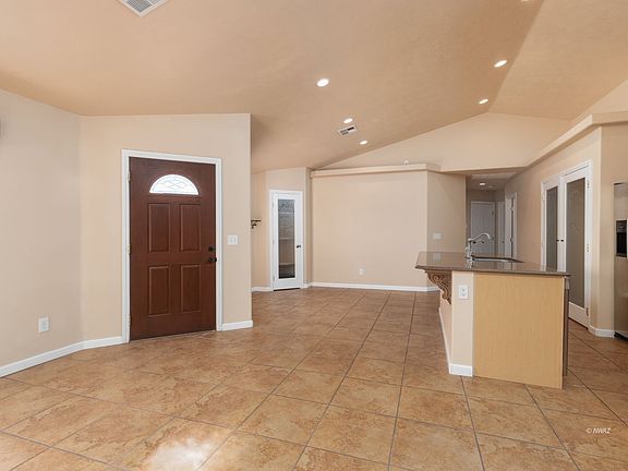 5th image of 606 N Mimosa Ave
