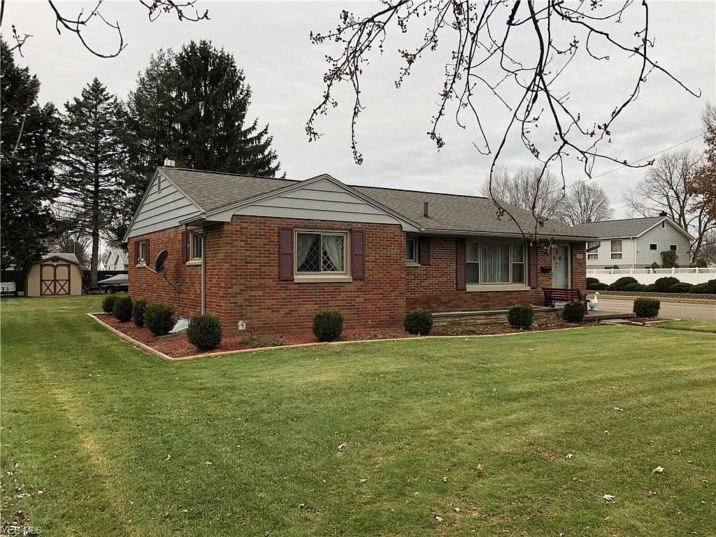 1052 Kaderly St NW, New Philadelphia, OH 44663 Zillow