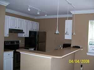 Kitchen w/Breakfast bar