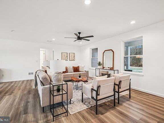 5th image of 325 Greenspring Rd