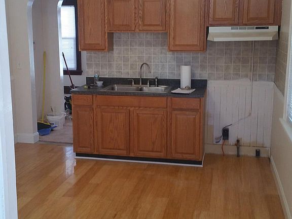 New Bamboo hardwood flooring, natural gas and 220v stove con
