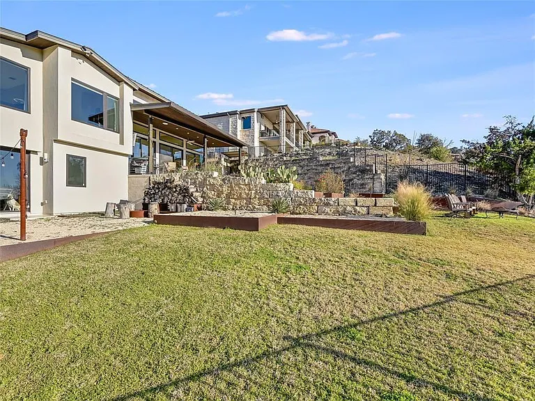 6813 Valburn Dr — Photo 30