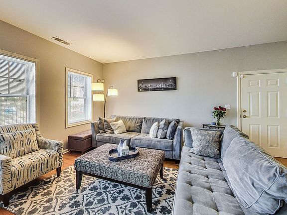 4th image of 4644 S Woodlawn Ave #1N