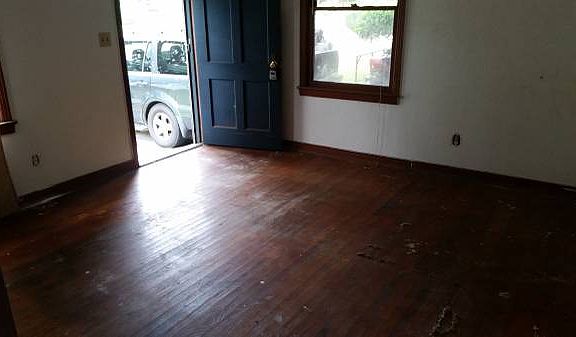 3rd image of 4923 Campenella Dr