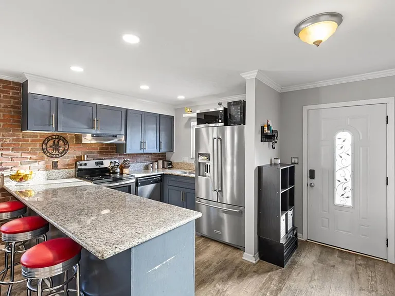 5810 Riley St #8 — Photo 9