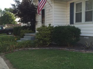 302 S 3rd St, Irvington, IL 62848