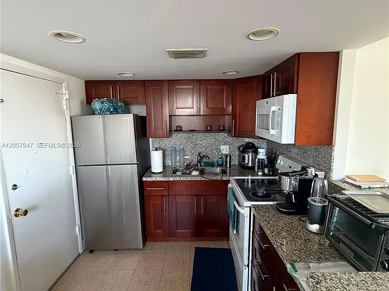 111 Golden Isles Dr #F10 — Photo 7