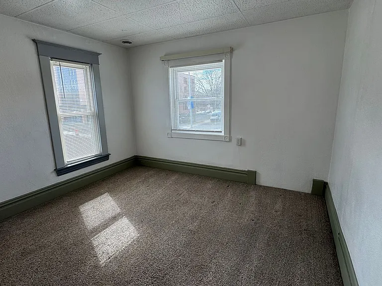 937 Leonard NW — Photo 5