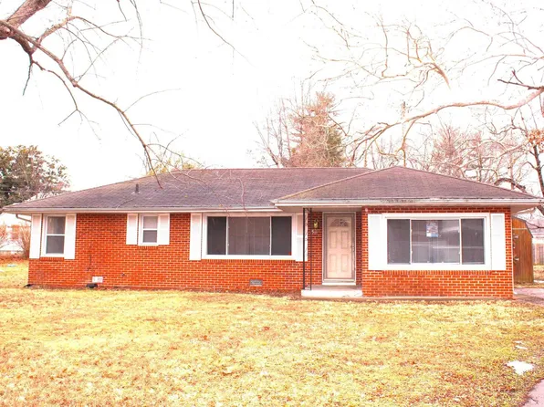 1511 N College St, Salem, IL 62881