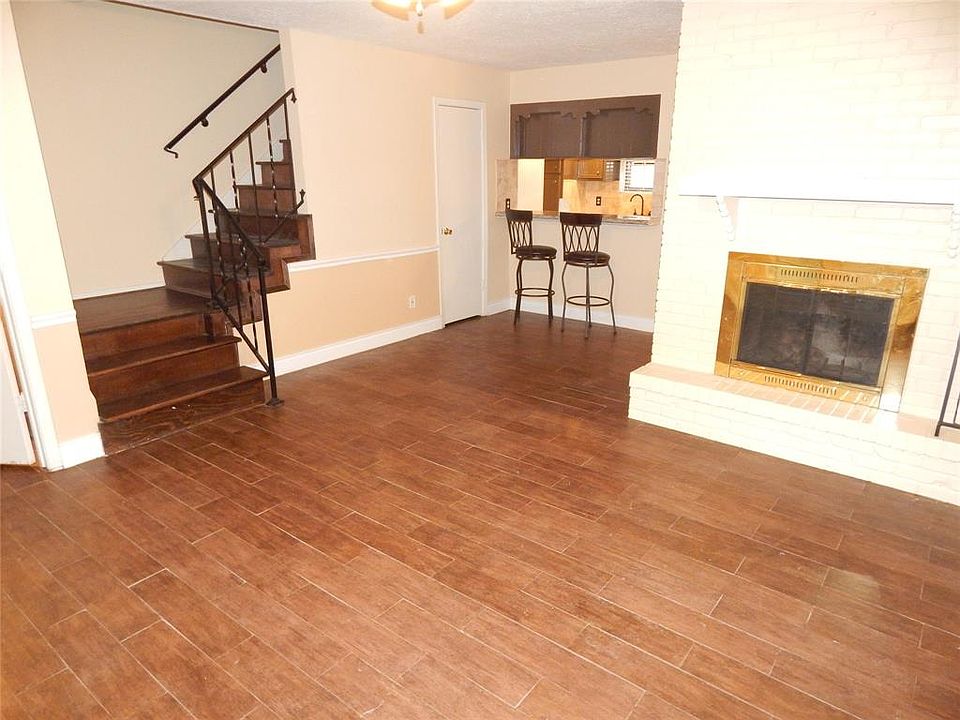 1st image of 429 Sunset Dr APT 3