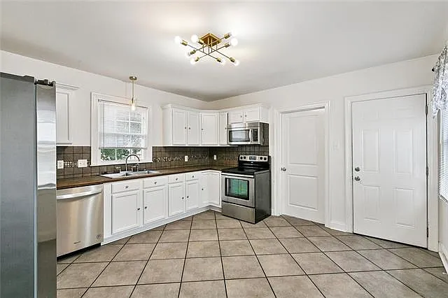 2 bed, 1.5 bath, 1455 sqft, $1,800 — Photo 3