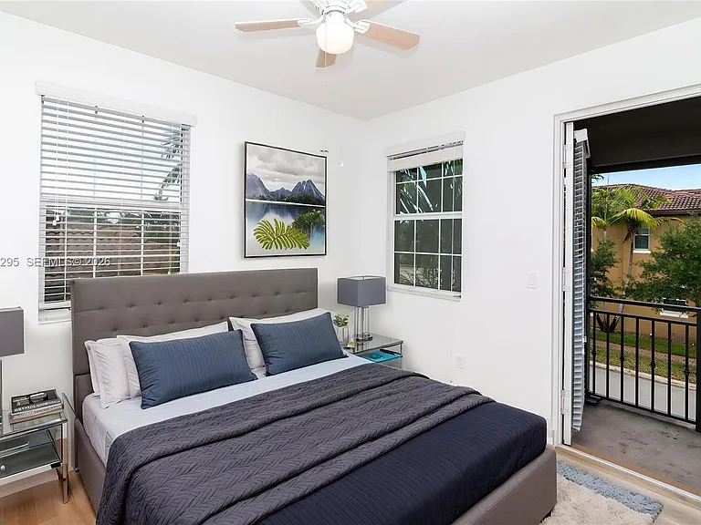1510 SW 147th Ter — Photo 6