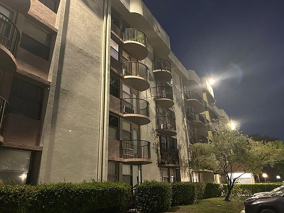 3rd image of 2771 Riverside Drive #213-A