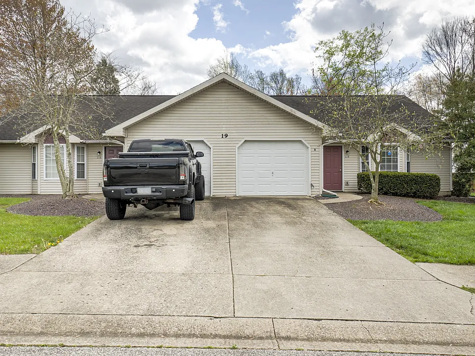 115 W White Pine Dr #19